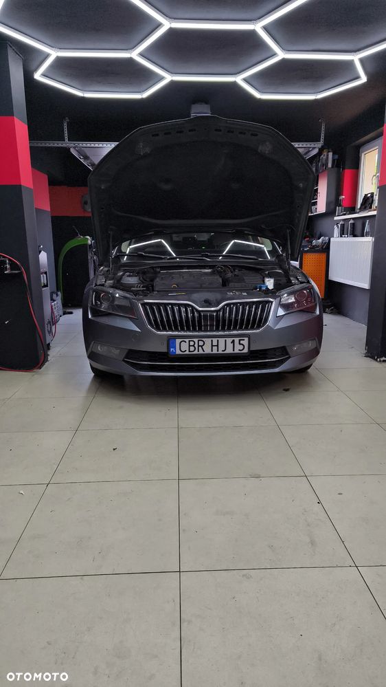 Skoda Superb 2.0 TDI SCR Ambition DSG - 8