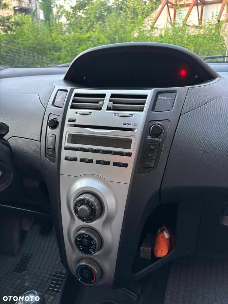 Toyota Yaris - 10