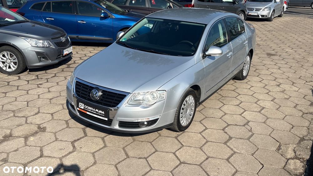 Volkswagen Passat 1.6 FSI Comfortline - 5