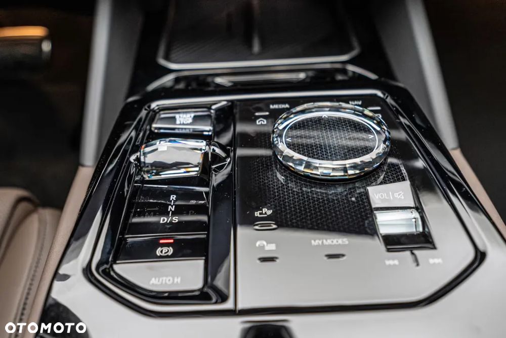 BMW Seria 5 520d xDrive mHEV - 16