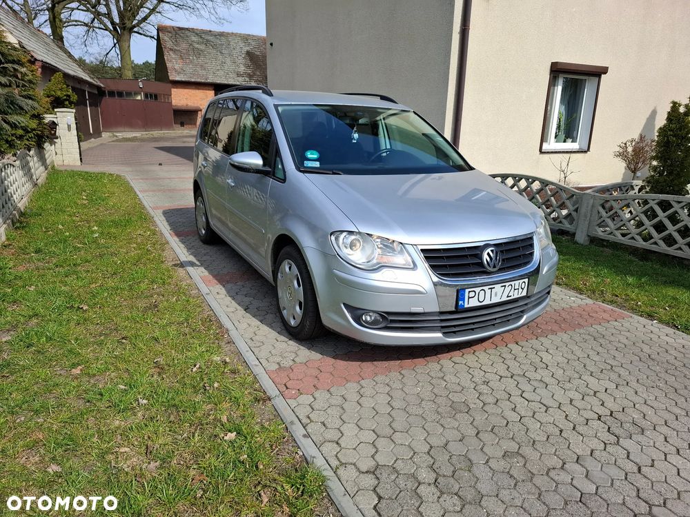 Volkswagen Touran - 1