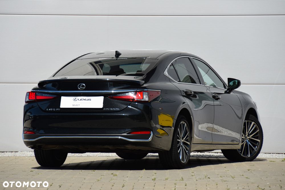 Lexus ES 300h Business Edition - 6