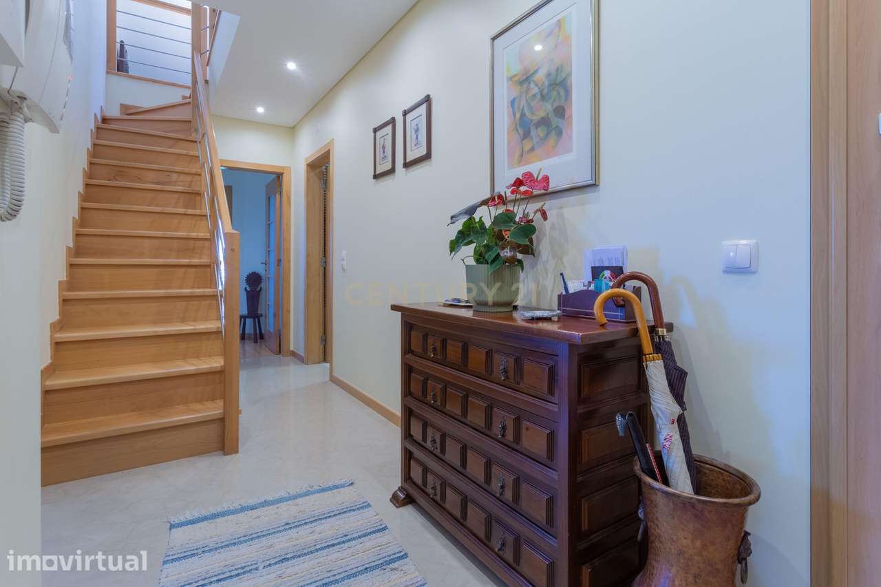 Apartamento T2 / Duplex, com Garagem, sito na Sobreda, concelho de Alm - Grande imagem: 2/23