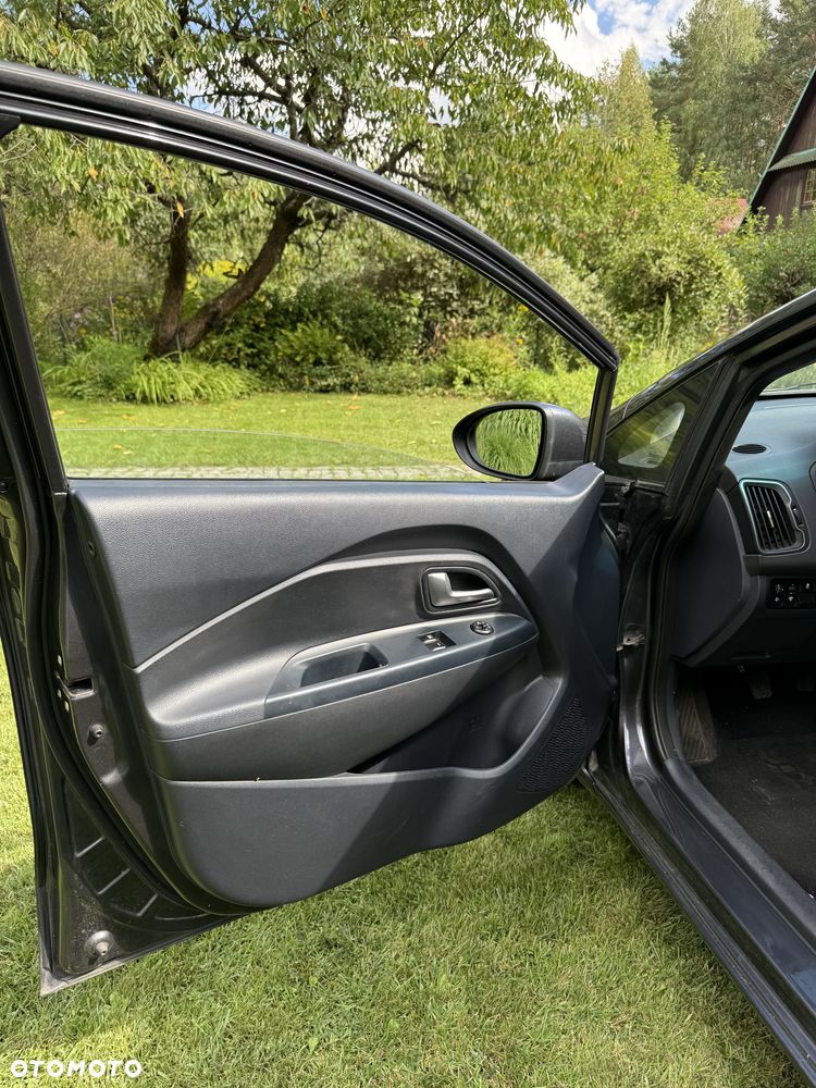 Kia Rio 1.4 M - 13