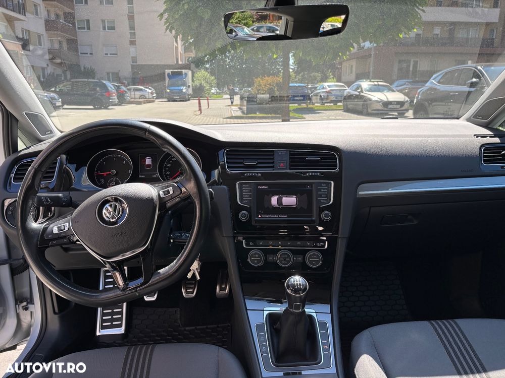 Volkswagen Golf - 11