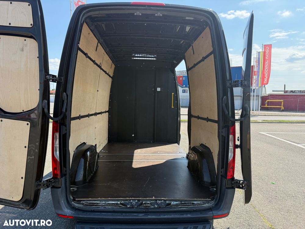 Mercedes-Benz Sprinter - 16