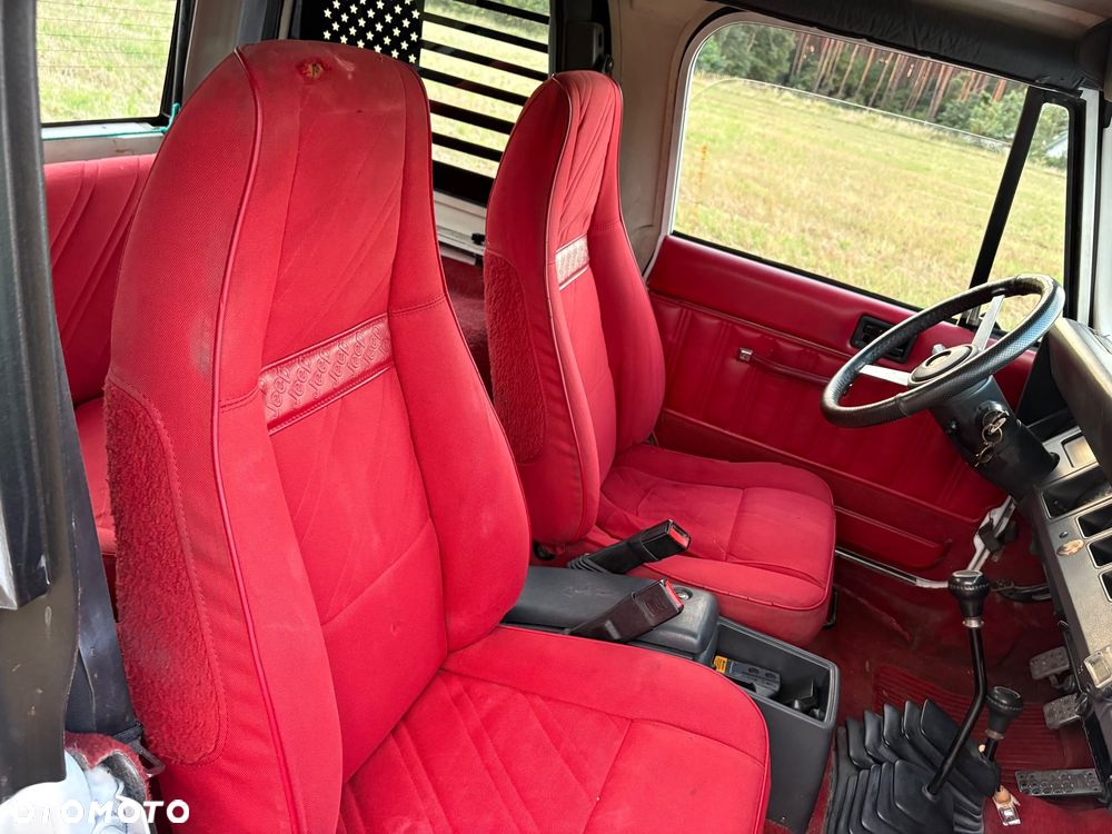 Jeep Wrangler 2.5L - 7