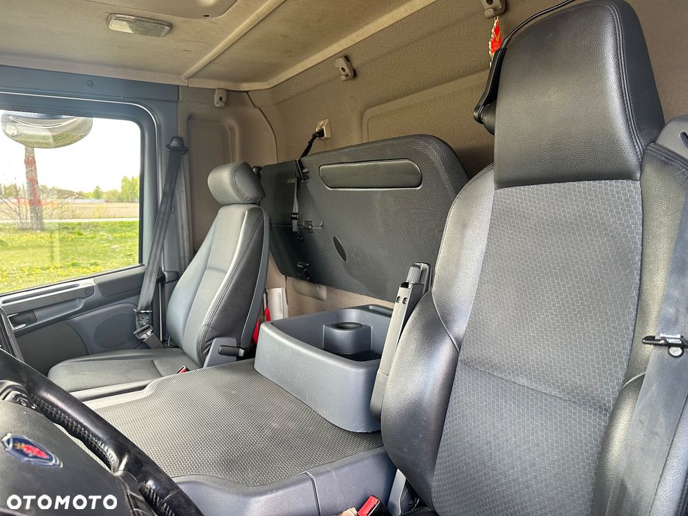 Scania P250 euro6 kontener 8.2 dzienna automat winda - 24