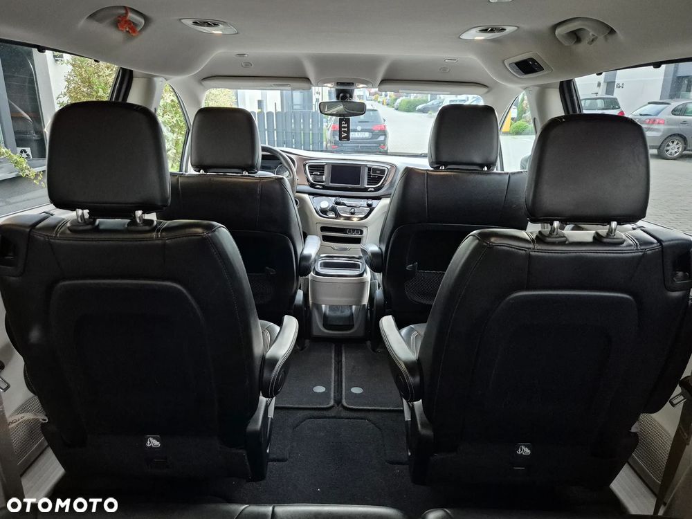 Chrysler Pacifica - 16