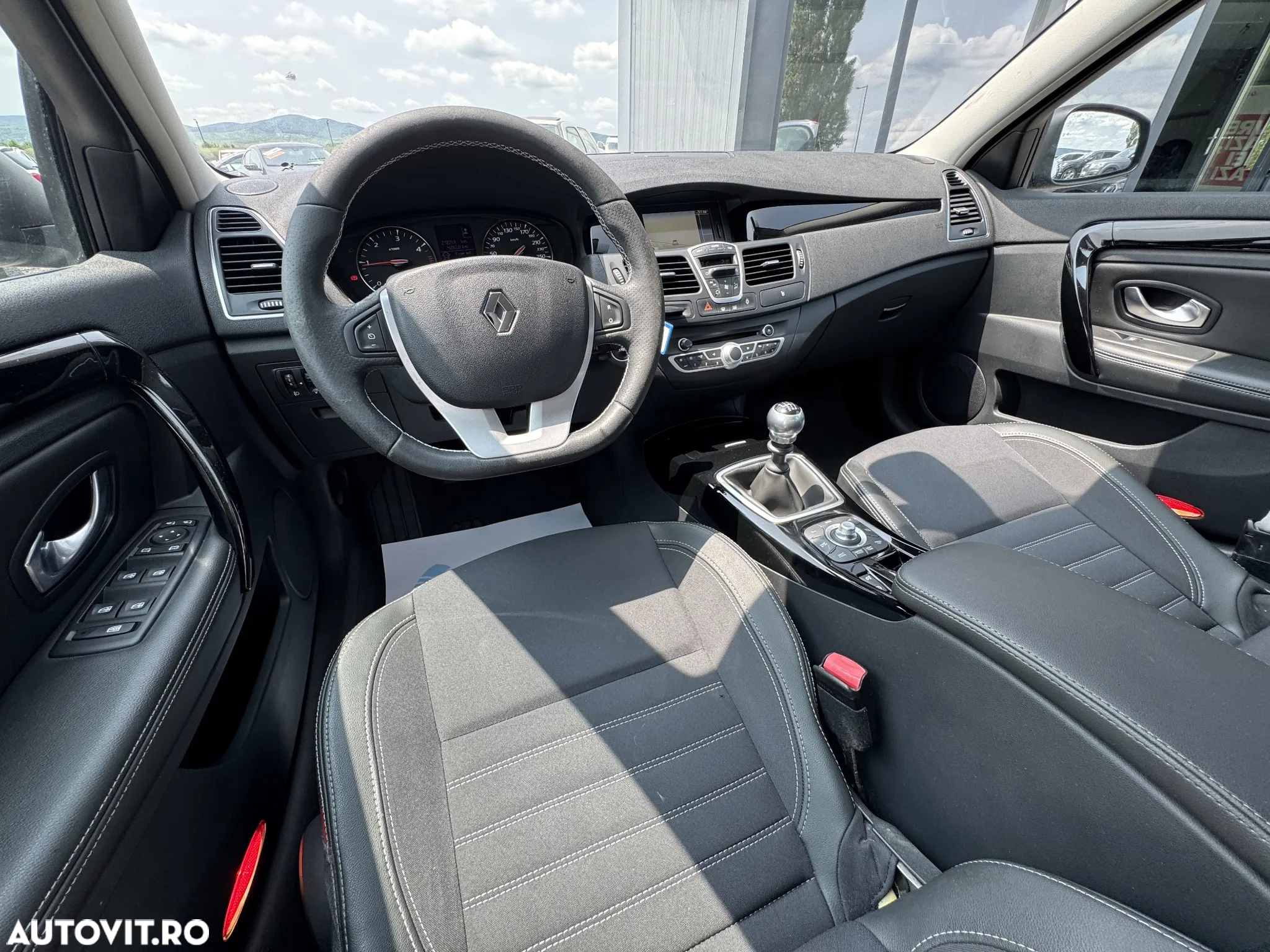 Renault Laguna dCi 110 FAP Bose Edition - 28