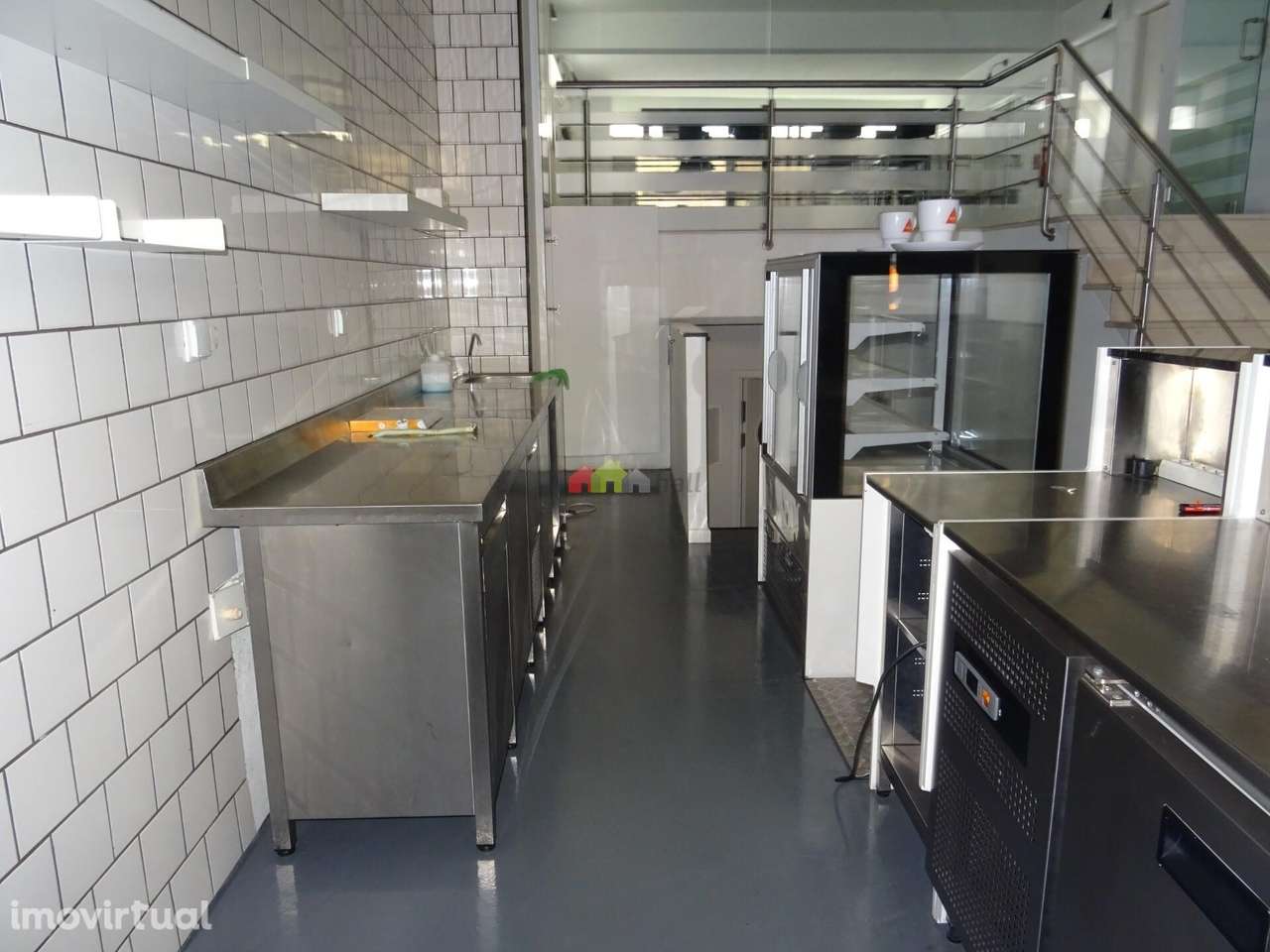 Loja com 234 m2 no centro do Barreiro - Grande imagem: 2/15