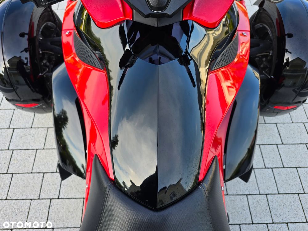 Can-Am Spyder - 28