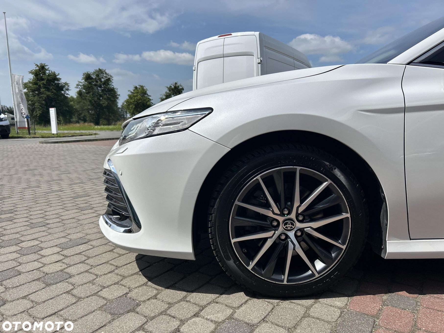 Toyota Camry - 10
