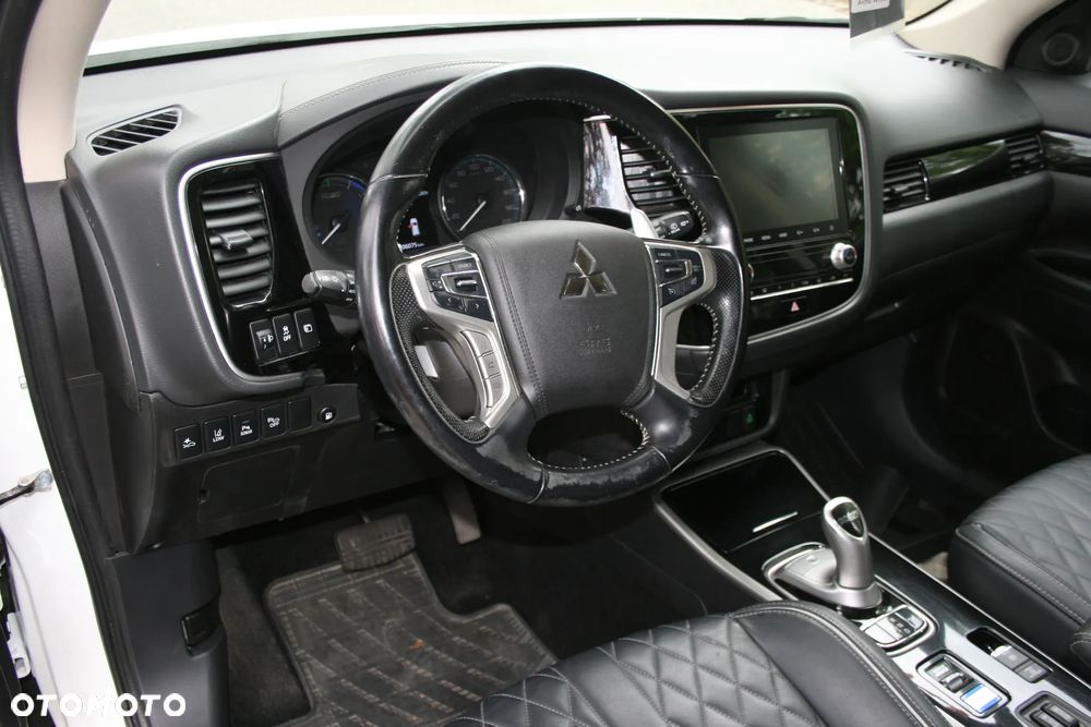 Mitsubishi Outlander - 18