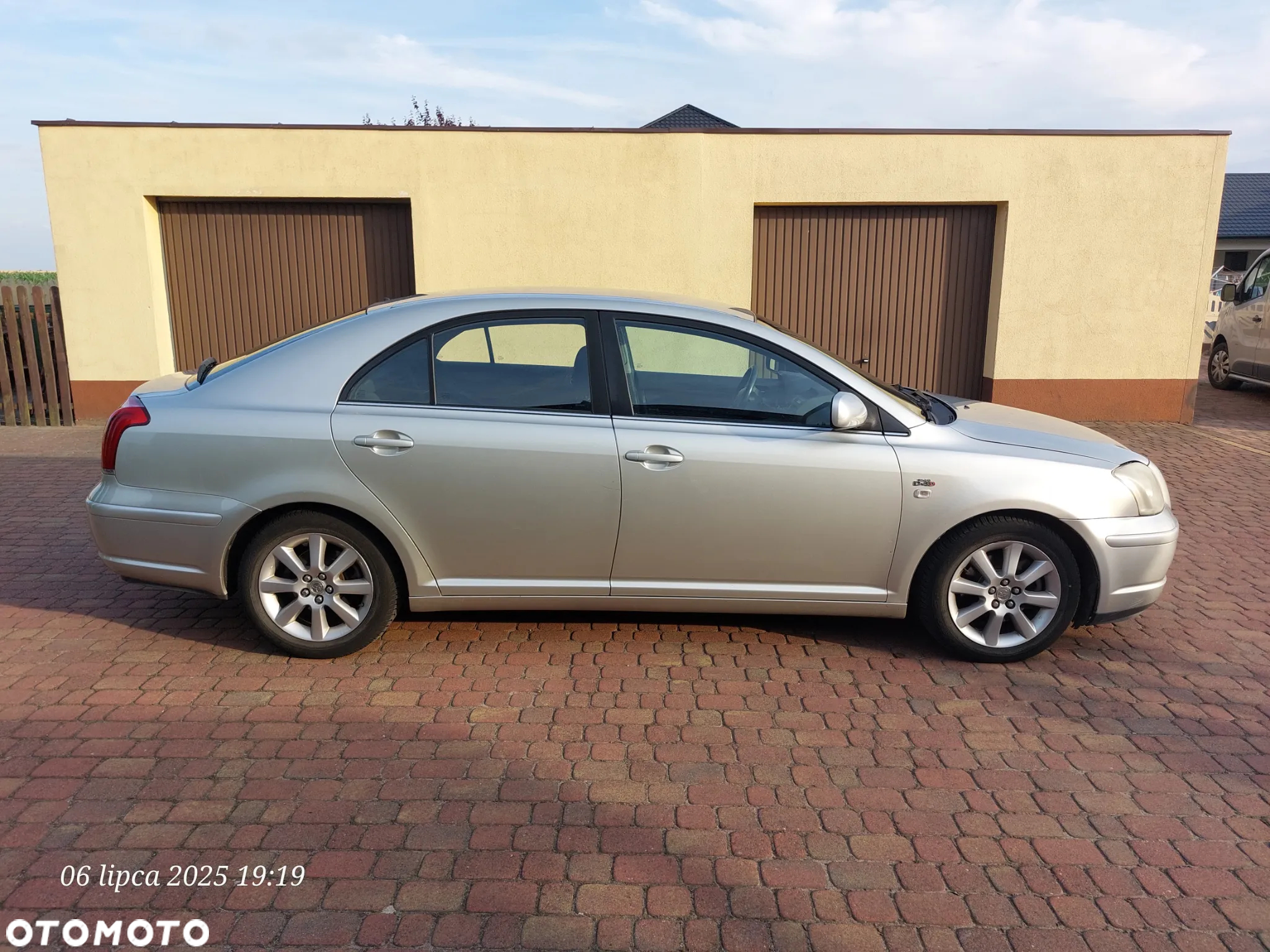 Toyota Avensis 2.0 D-4D Sol Plus - 4