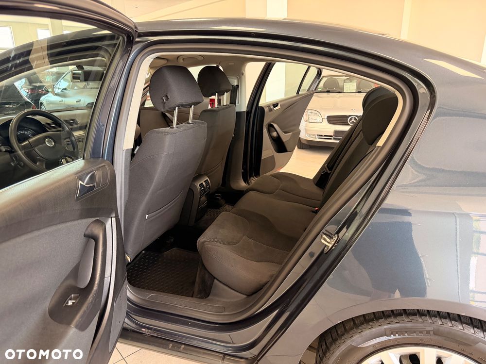 Volkswagen Passat - 18