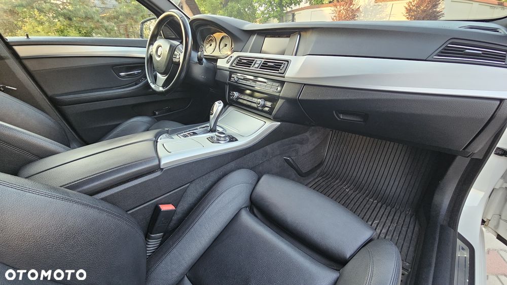 BMW Seria 5 525d xDrive Luxury Line - 12