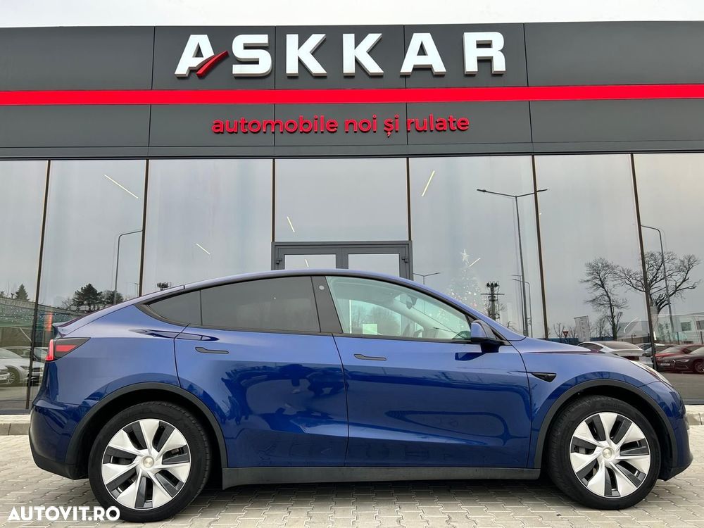 Tesla Model Y Long Range Dual Motor AWD - 6