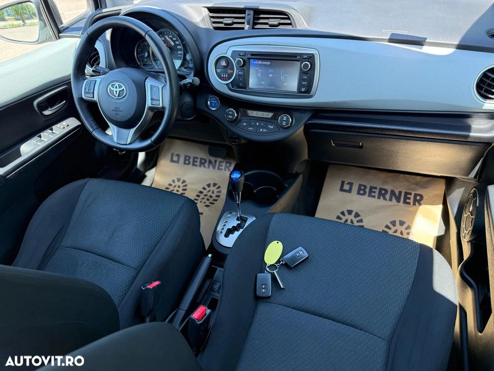 Toyota Yaris 1.5 VVT-i HSD Sol - 8