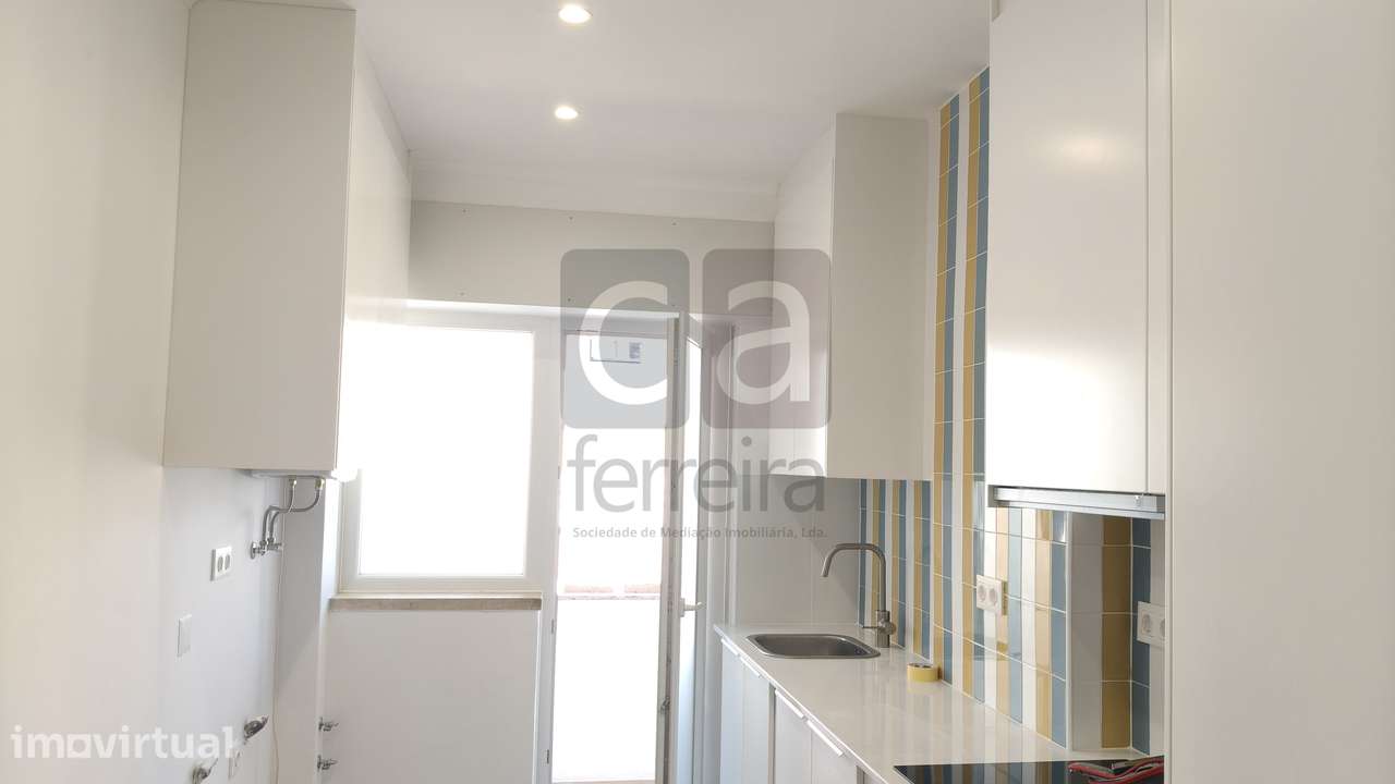 Apartamento T4 totalmente remodelado - Grande imagem: 4/24