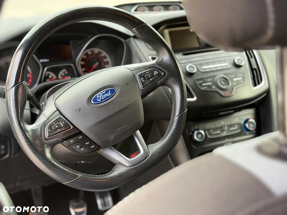 Ford Focus 2.0 EcoBoost ST - 10