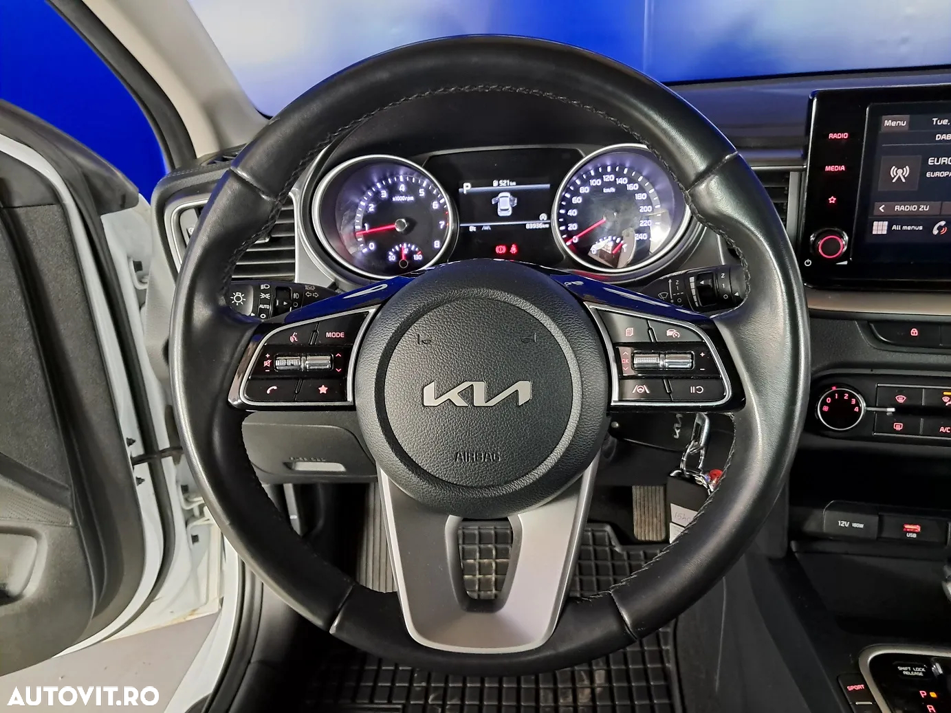 Kia Ceed - 11