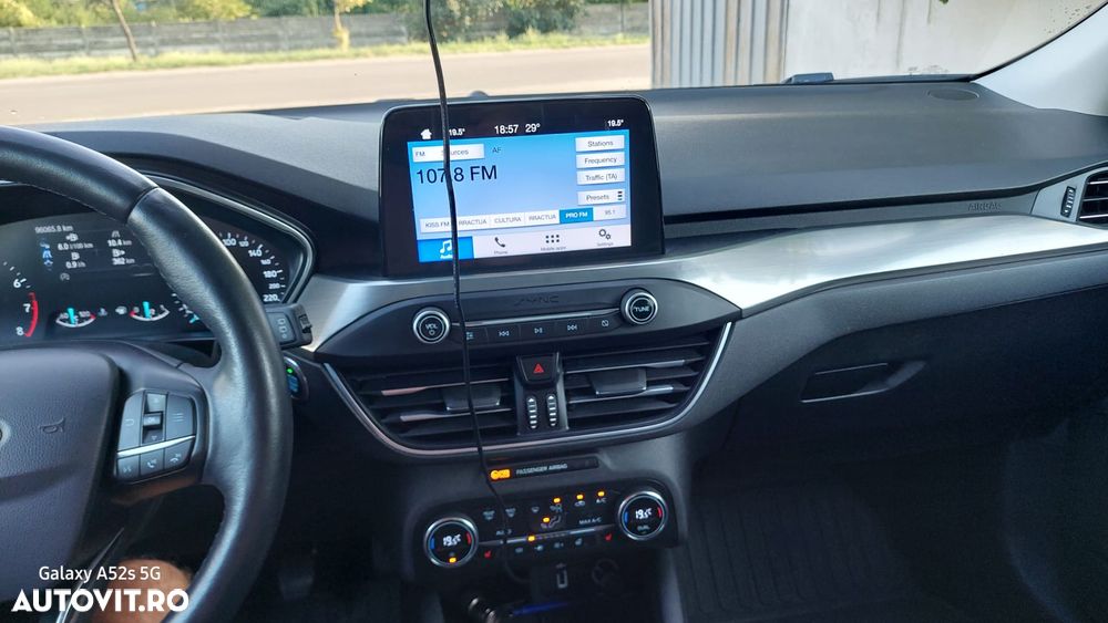 Ford Focus 1.0 EcoBoost MHEV Titanium - 2