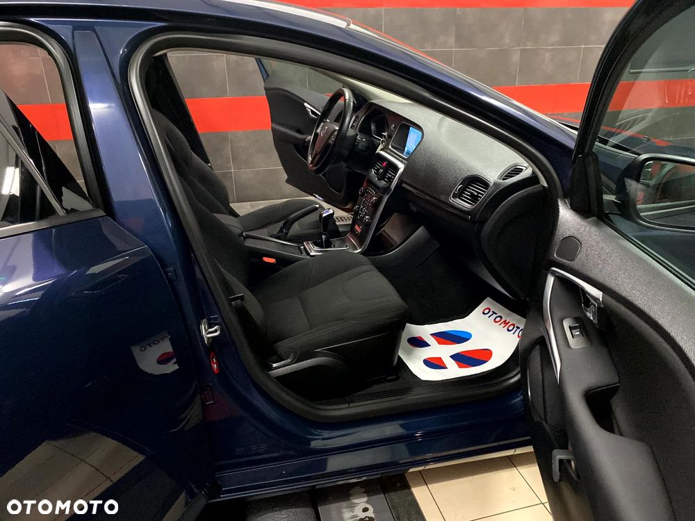 Volvo V40 D4 Momentum - 19