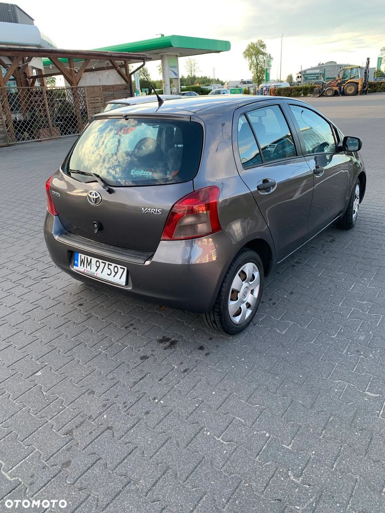 Toyota Yaris 1.3 Luna A/C - 2