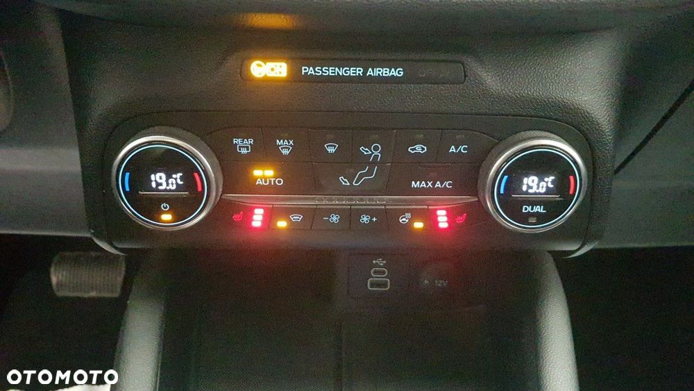 Ford Kuga - 25