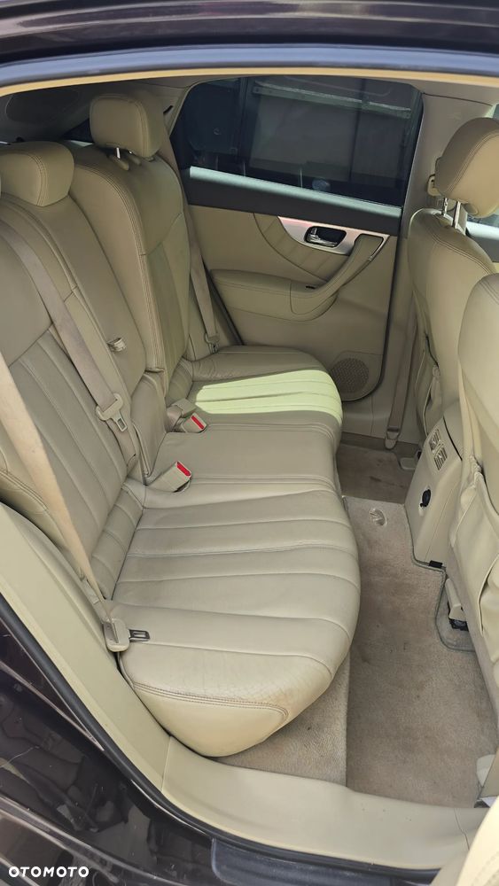 Infiniti FX - 11