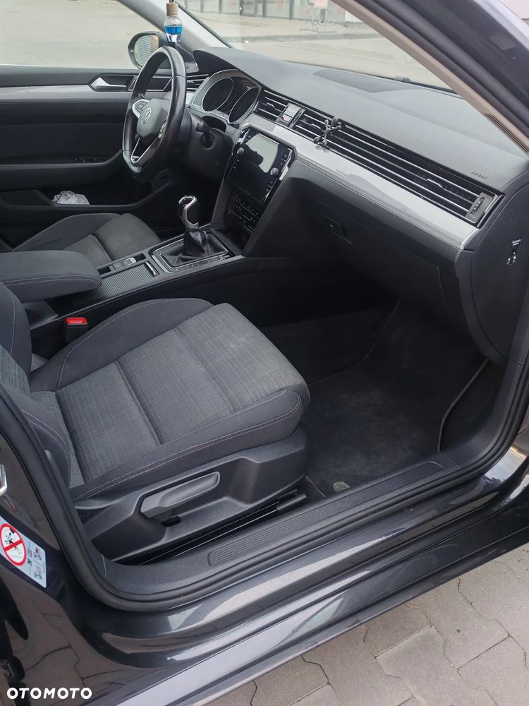 Volkswagen Passat 2.0 TDI SCR Comfortline - 17