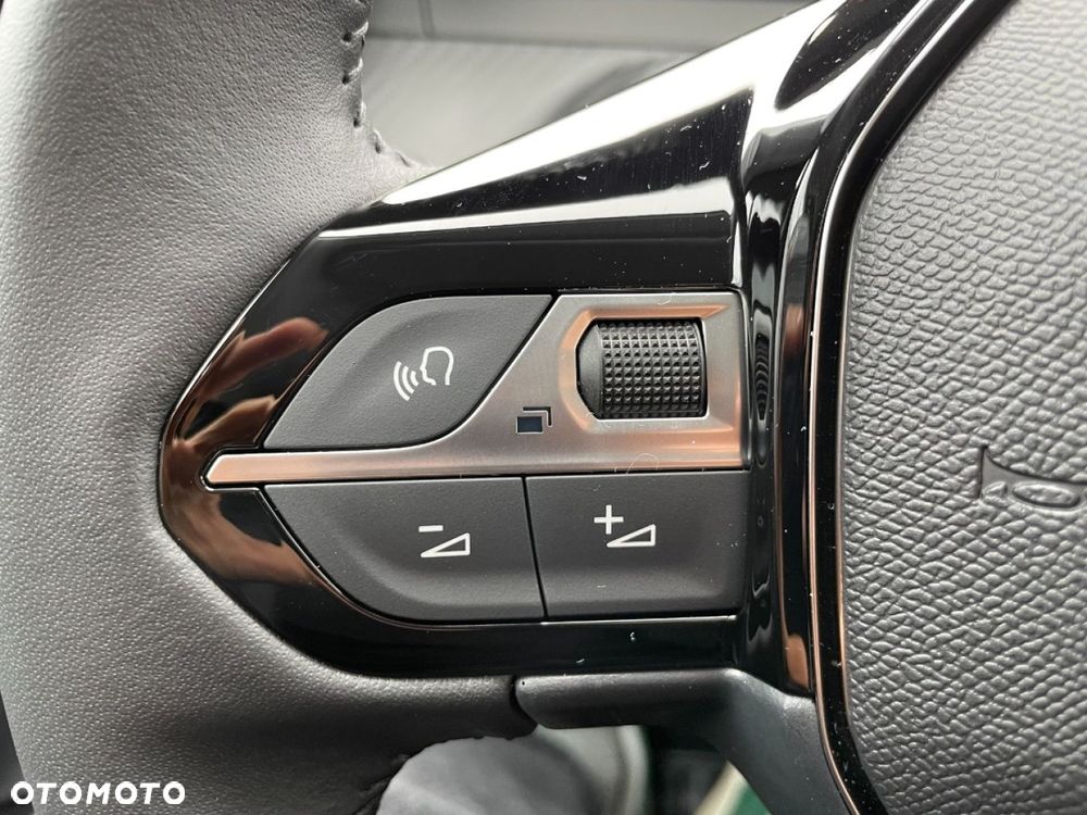 Peugeot 208 - 18