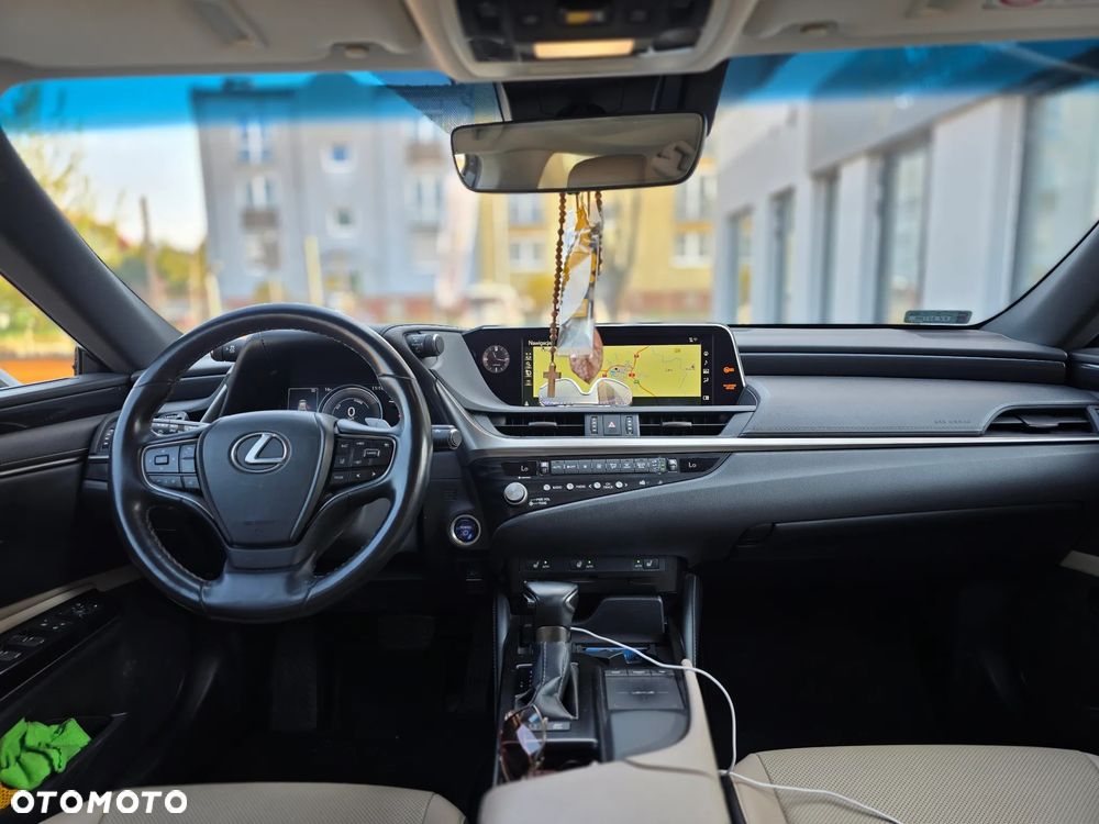 Lexus ES 300h Prestige - 21