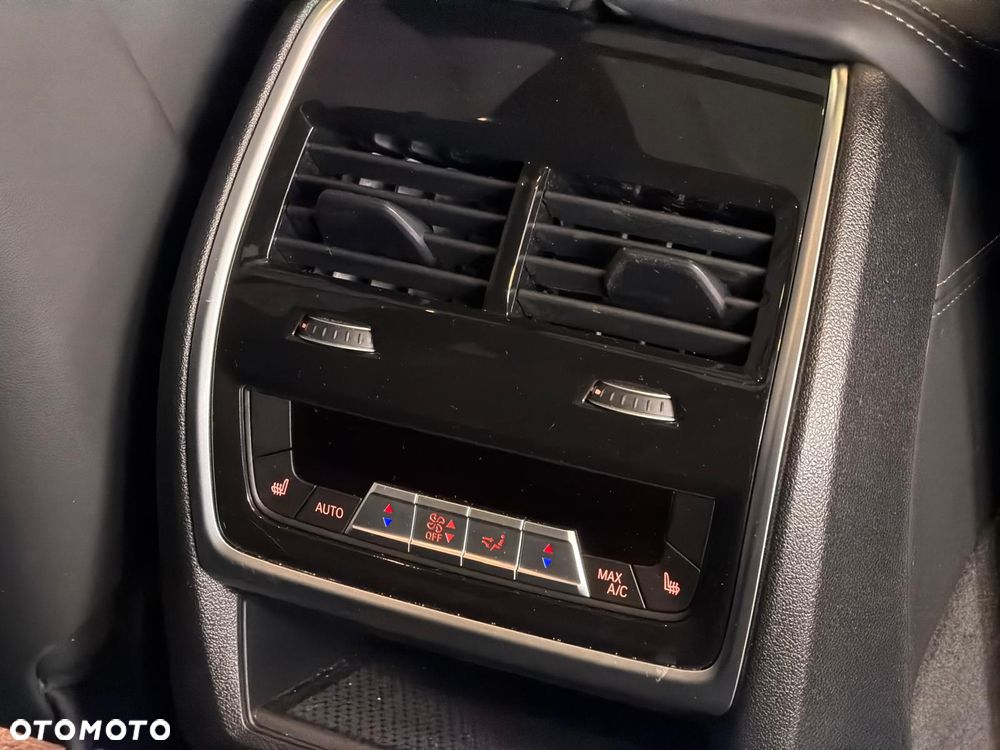 BMW X7 - 23