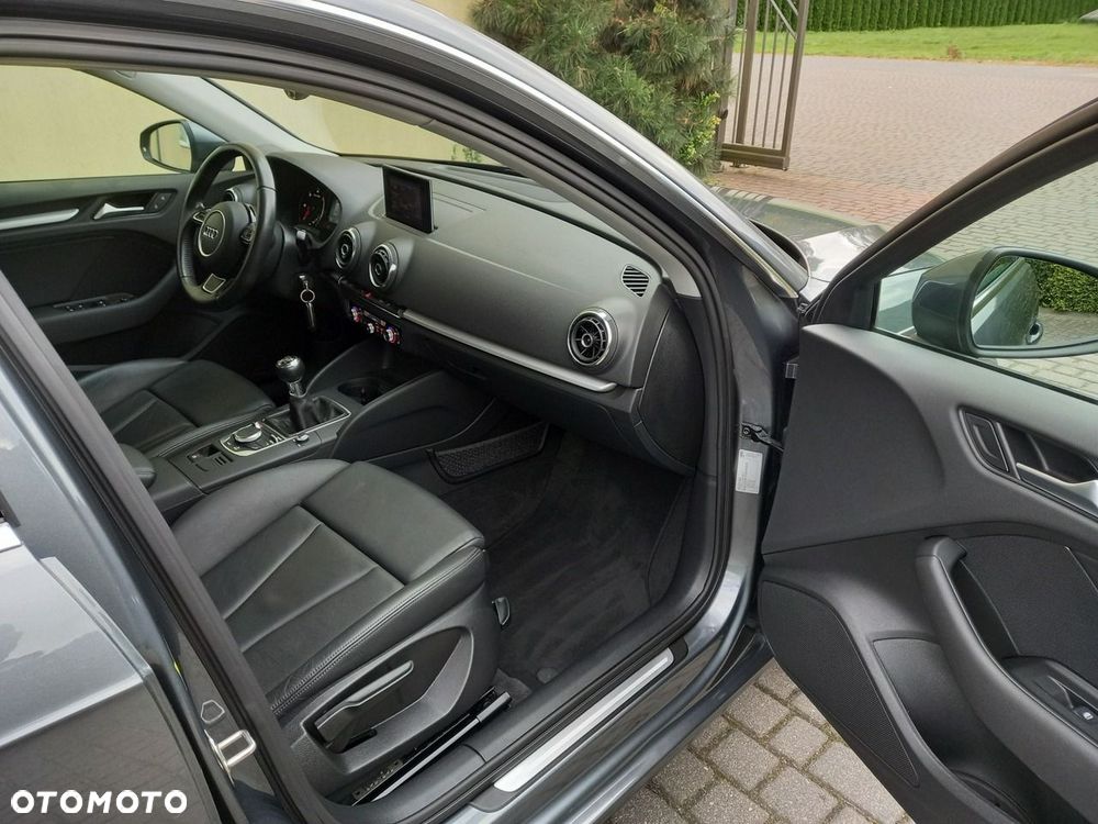 Audi A3 Sportback 1.6 TDI DPF S line Sportpaket - 21