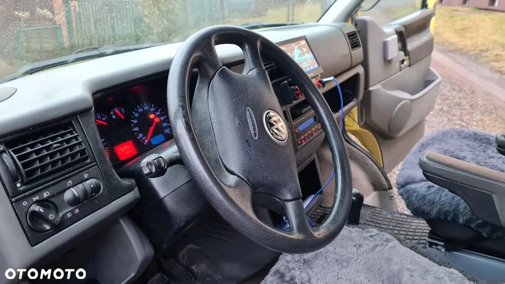 Volkswagen Multivan - 14