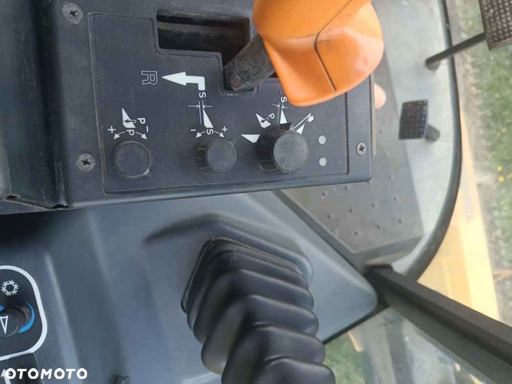 New Holland TX 65 Plus - 8
