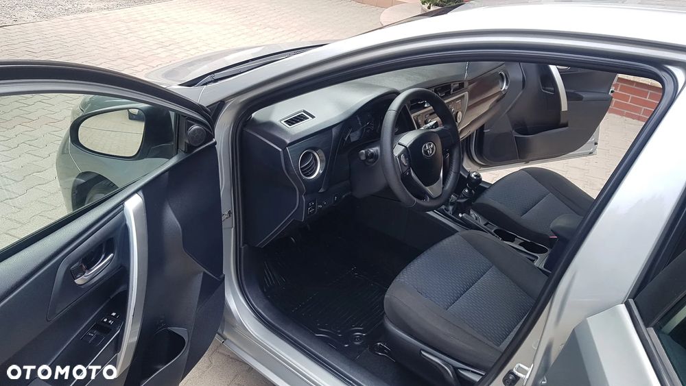 Toyota Auris - 11