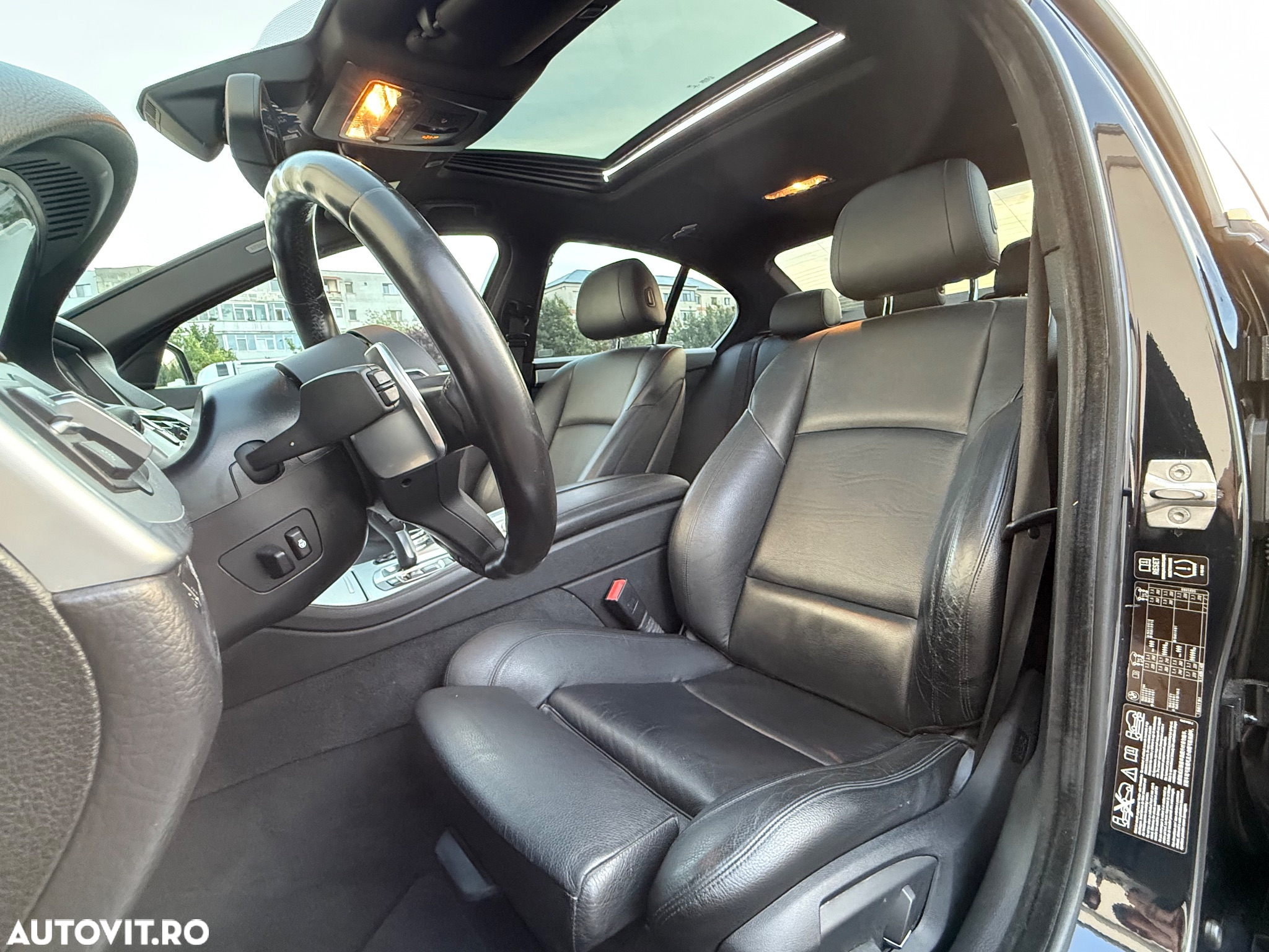 BMW Seria 5 520d xDrive - 13