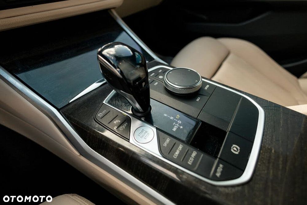 BMW Seria 3 330i xDrive M Sport - 15