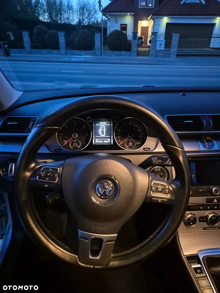 Volkswagen Passat - 13