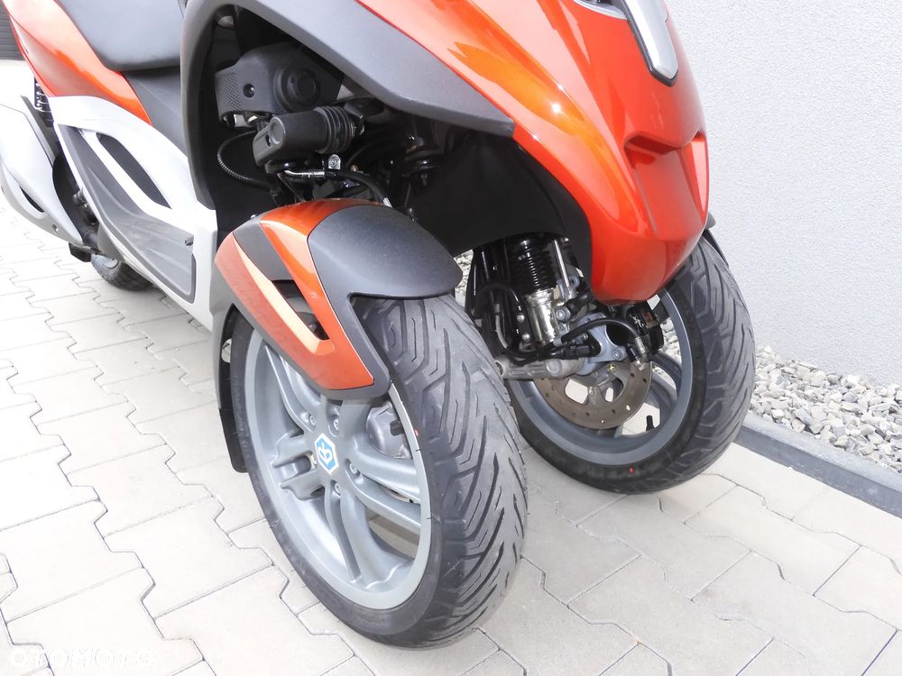 Piaggio MP-3 - 4