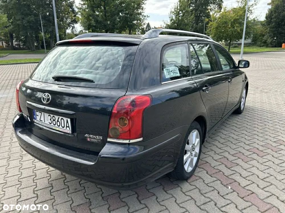 Toyota Avensis 2.0 D-4D High - 8