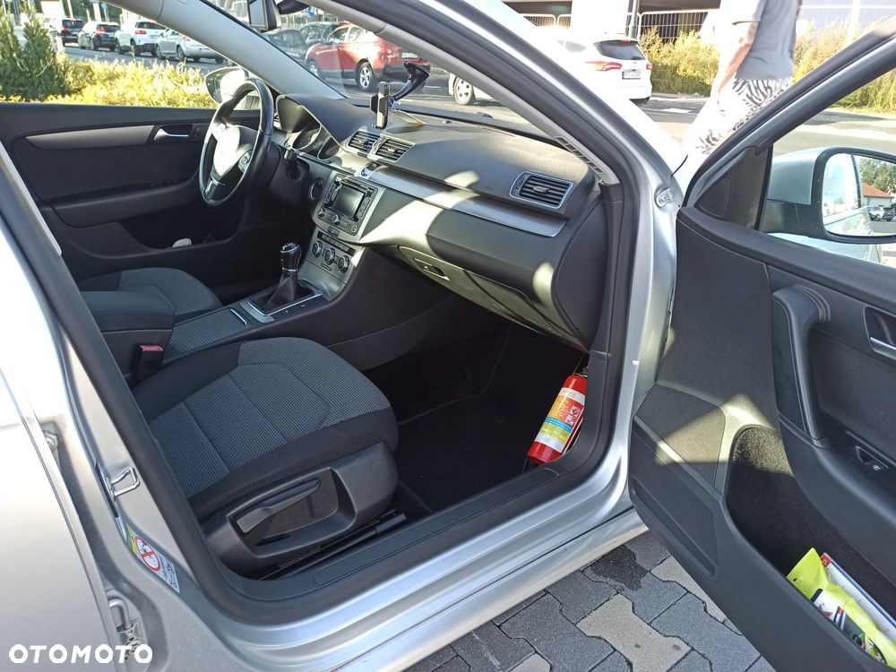 Volkswagen Passat 1.6 TDI Trendline - 6