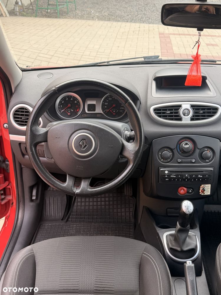 Renault Clio - 7
