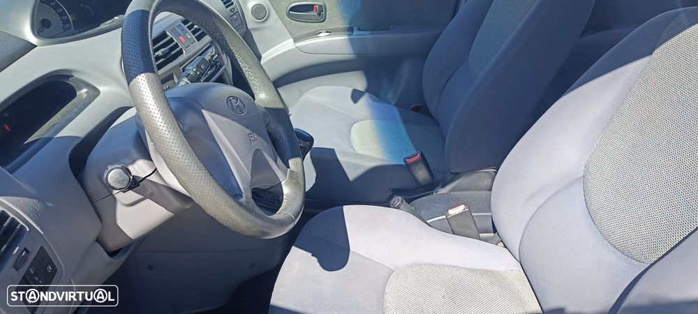Hyundai Matrix 1.5 CRDi GL - 12