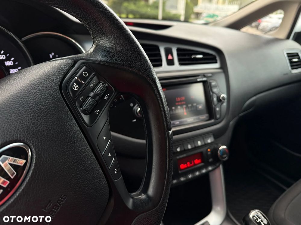Kia Ceed 1.4 CVVT Fifa World Cup Edition - 32