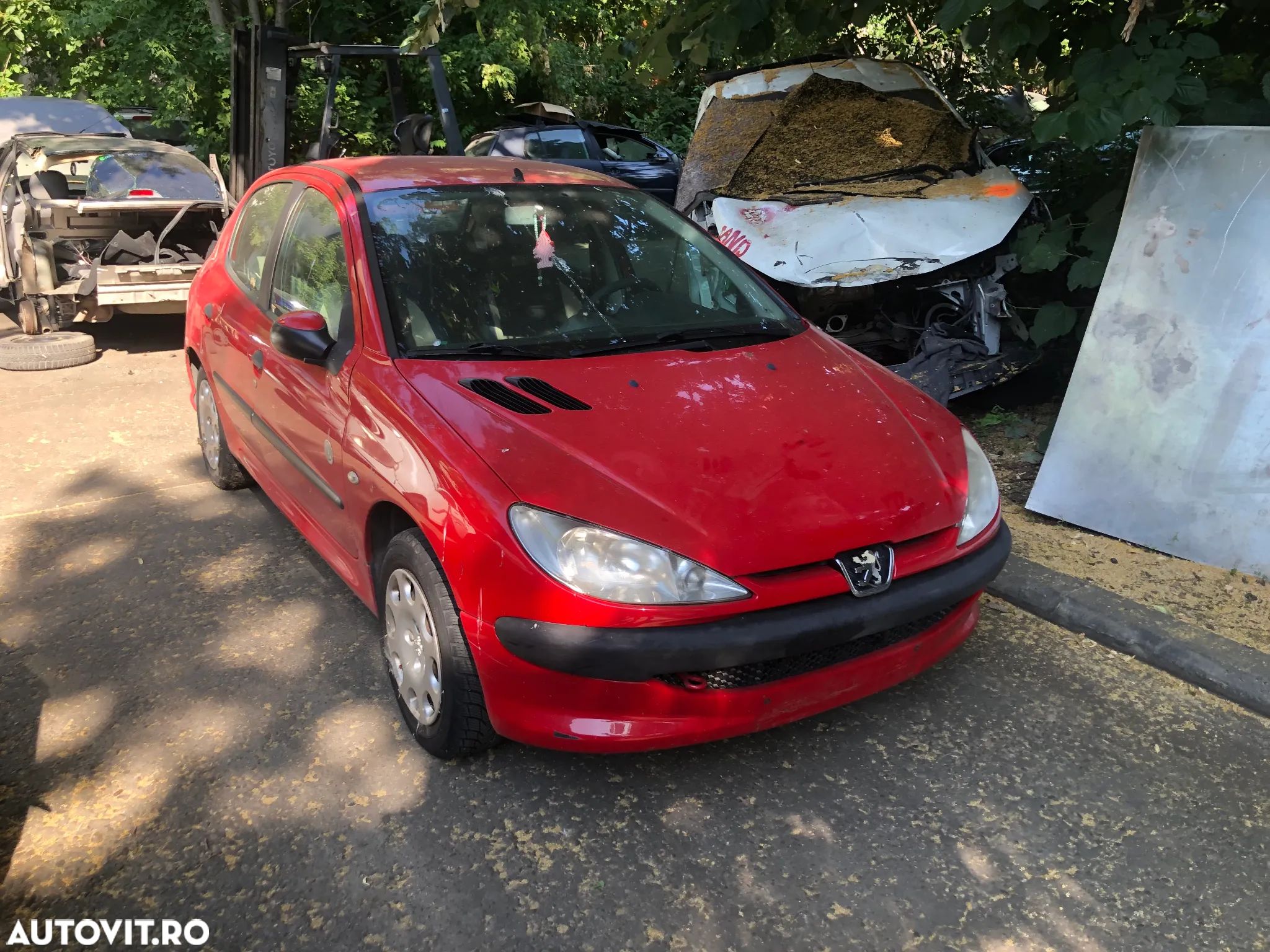 Dezmembrez Peugeot 206 benzina 1.4 rosu 2006 - 1