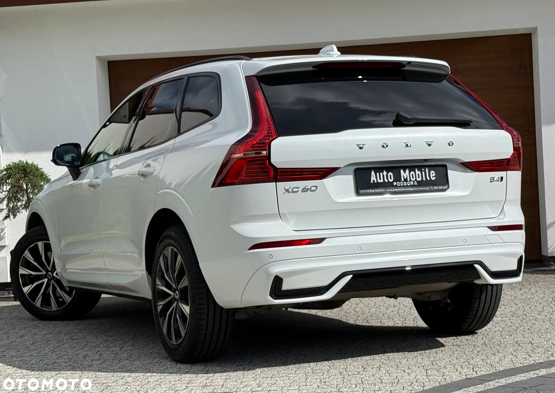Volvo XC 60 B4 D AWD Plus Dark - 4